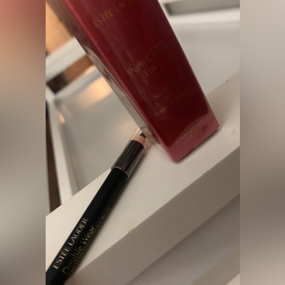 Estée Lauder popular shade Rebellious Rose limited edition packaging - Picture 2 of 3